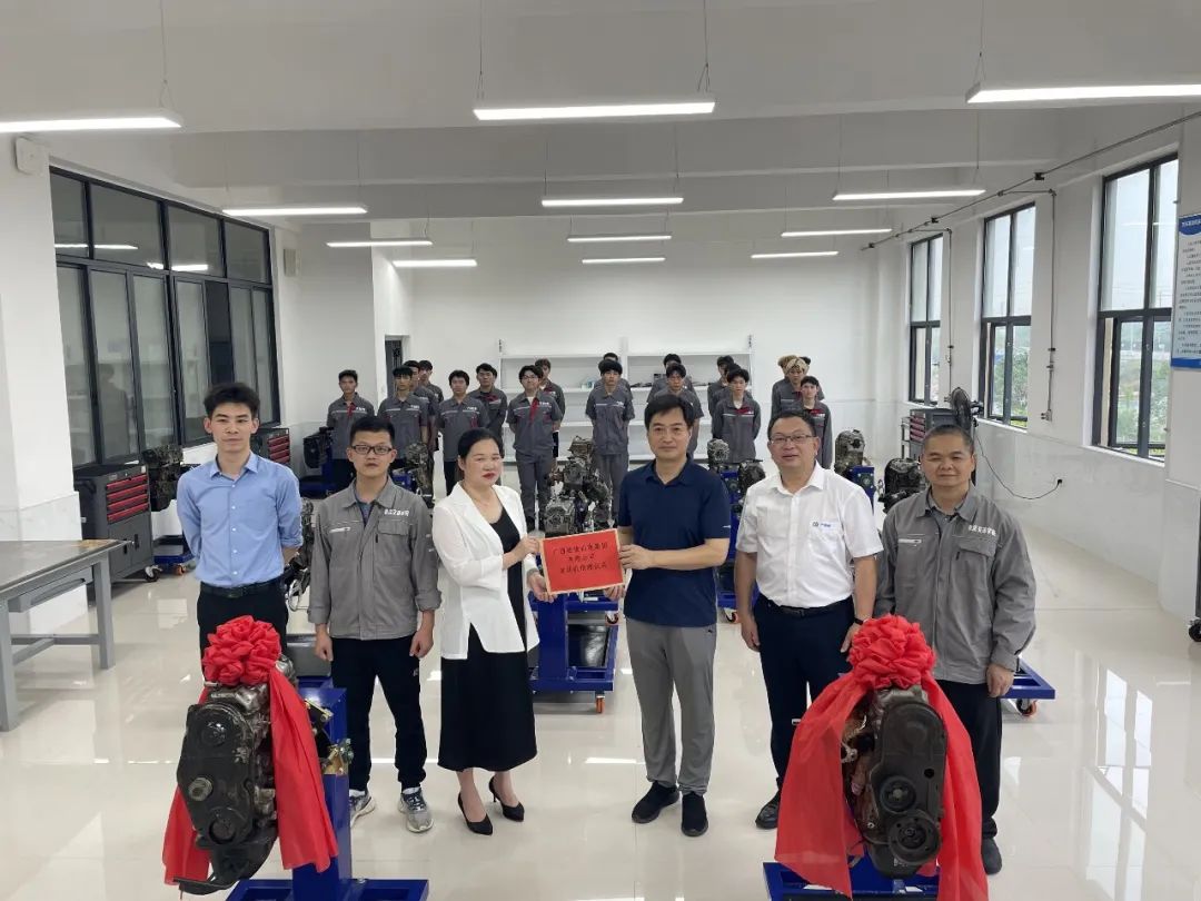 广西桂物机电集团有限公司向公司物流交通公司捐赠教学设备